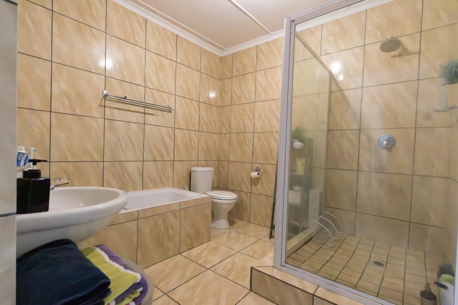 5 Bedroom Property for Sale in Protea Park North West